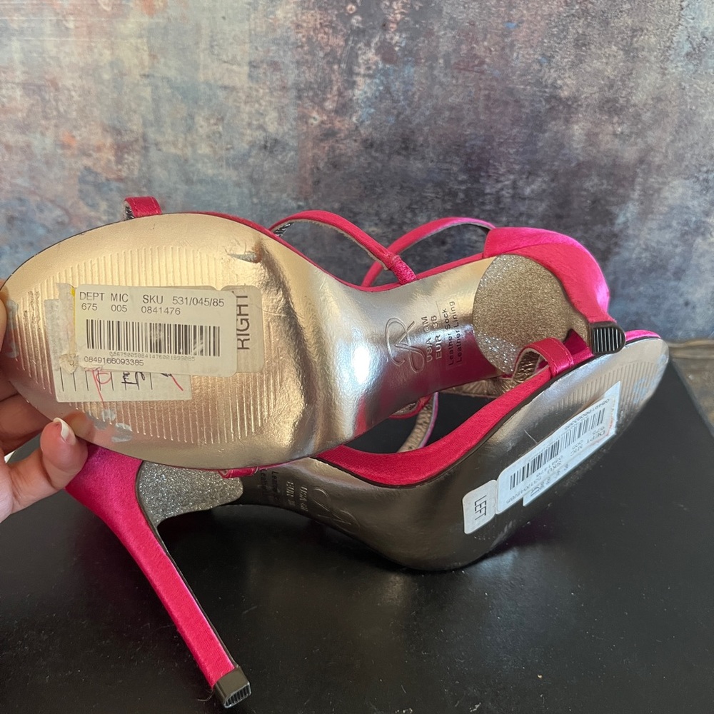 Gifted with purchase! 💕Hi Barbie! BNWT Beautiful Adrianna Pappell Pink Heels - Picture 5 of 6